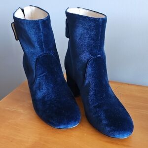 Nine West - Elegant Blue Velvet Ankle Boots With Gold Accents - Size 6M